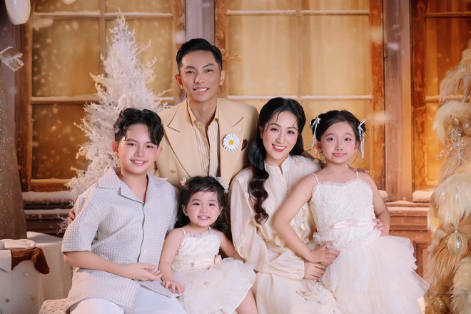 Nh&agrave; Kh&aacute;nh Thi - Phan Hiển to&agrave;n cực phẩm: Bộ ảnh đầu năm xịn x&ograve;, visual 3 