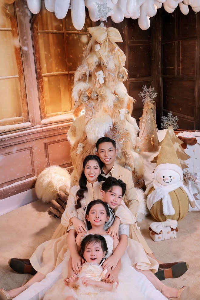 Nh&agrave; Kh&aacute;nh Thi - Phan Hiển to&agrave;n cực phẩm: Bộ ảnh đầu năm xịn x&ograve;, visual 3 