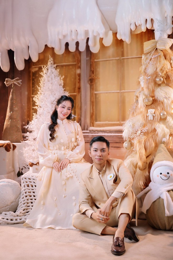 Nh&agrave; Kh&aacute;nh Thi - Phan Hiển to&agrave;n cực phẩm: Bộ ảnh đầu năm xịn x&ograve;, visual 3 