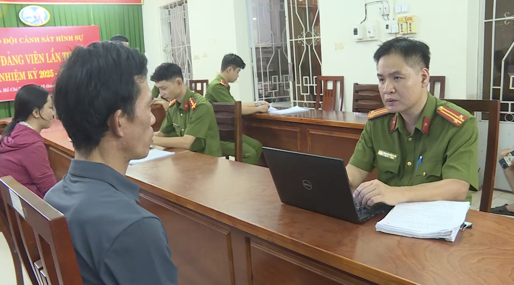 Ớn lạnh đường dây kinh doanh trên sự tuyệt vọng của