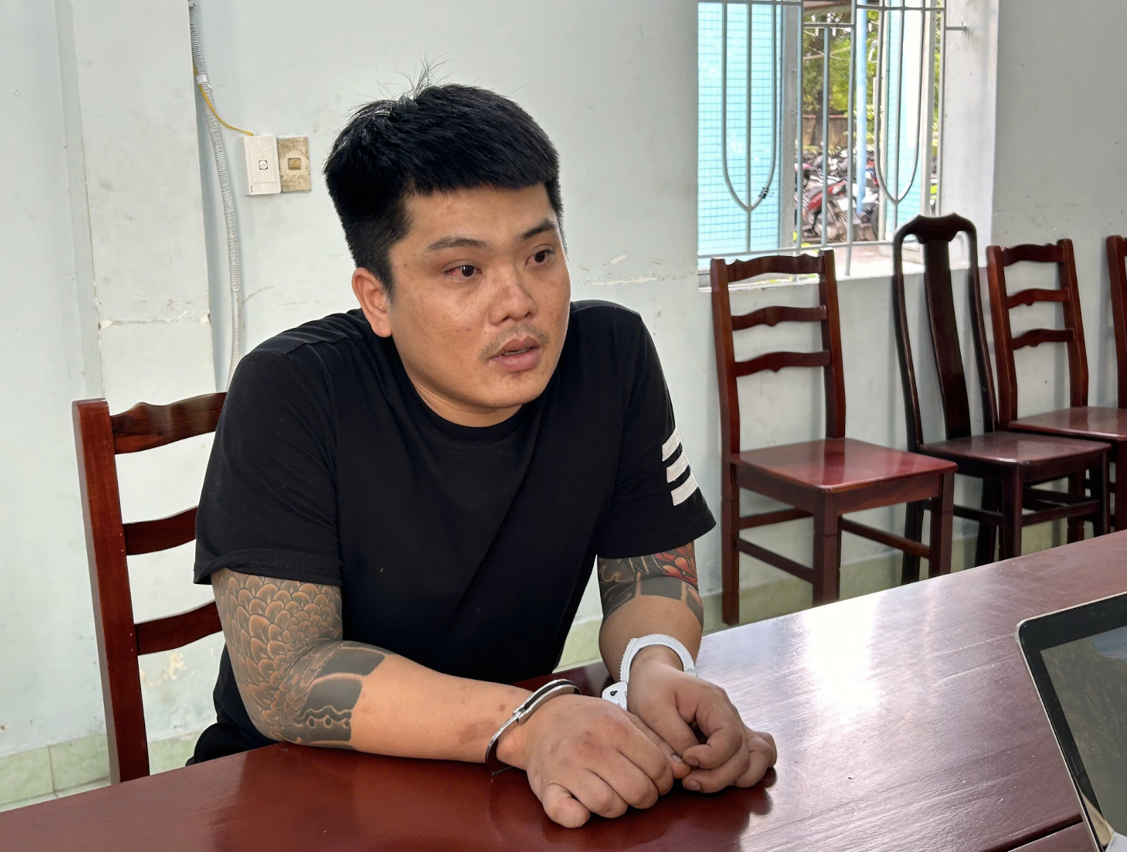 Ớn lạnh đường dây kinh doanh trên sự tuyệt vọng của