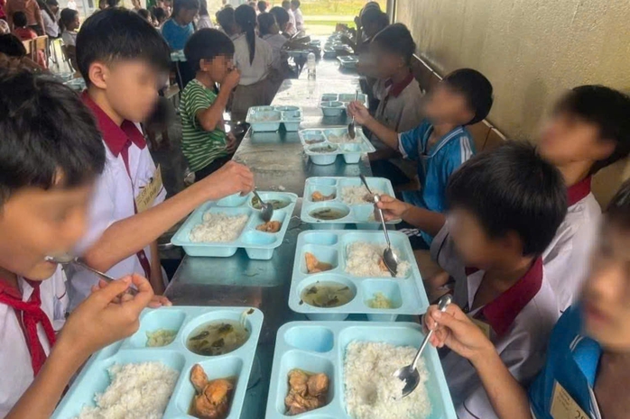 Dự &aacute;n Nu&ocirc;i em Tại Đắk Lắk chậm trễ hỗ trợ suất ăn cho học sinh - Ảnh 1.