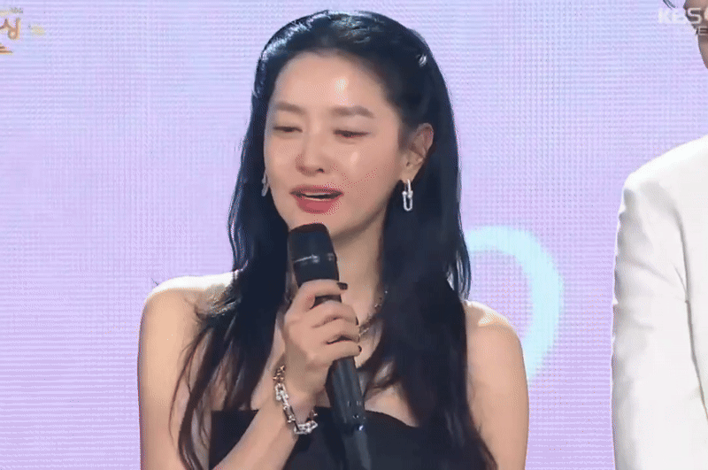 Diện mạo g&acirc;y sốc của n&agrave;ng Dae Jang Geum: 54 tuổi l&agrave;m g&igrave; c&oacute; ai trẻ thế n&agrave;y?- Ảnh 1.