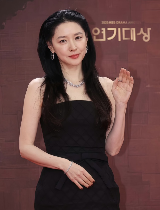 Diện mạo g&acirc;y sốc của n&agrave;ng Dae Jang Geum: 54 tuổi l&agrave;m g&igrave; c&oacute; ai trẻ thế n&agrave;y?- Ảnh 4.