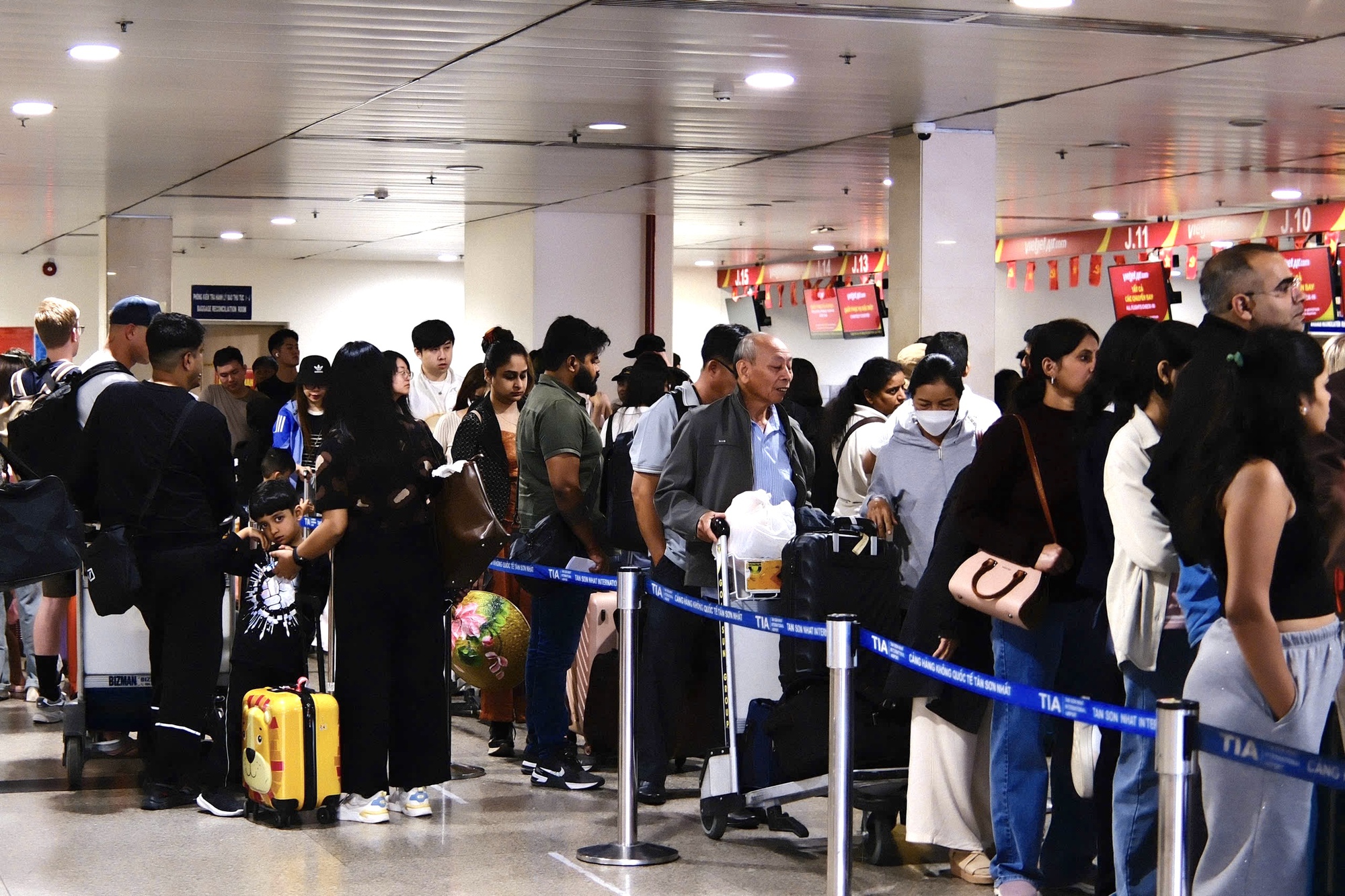 Hình ảnh lạ tại Sân bay Tân Sơn Nhất trong ngày đầu nghỉ Tết Dương lịch 2026- Ảnh 11. Hình ảnh lạ tại Sân bay Tân Sơn Nhất trong ngày đầu nghỉ Tết Dương lịch 2026- Ảnh 11.
