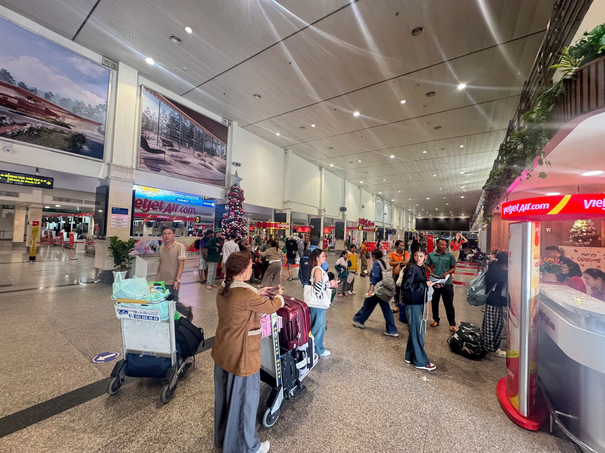 Hình ảnh lạ tại Sân bay Tân Sơn Nhất trong ngày đầu nghỉ Tết Dương lịch 2026- Ảnh 8. Hình ảnh lạ tại Sân bay Tân Sơn Nhất trong ngày đầu nghỉ Tết Dương lịch 2026- Ảnh 8.