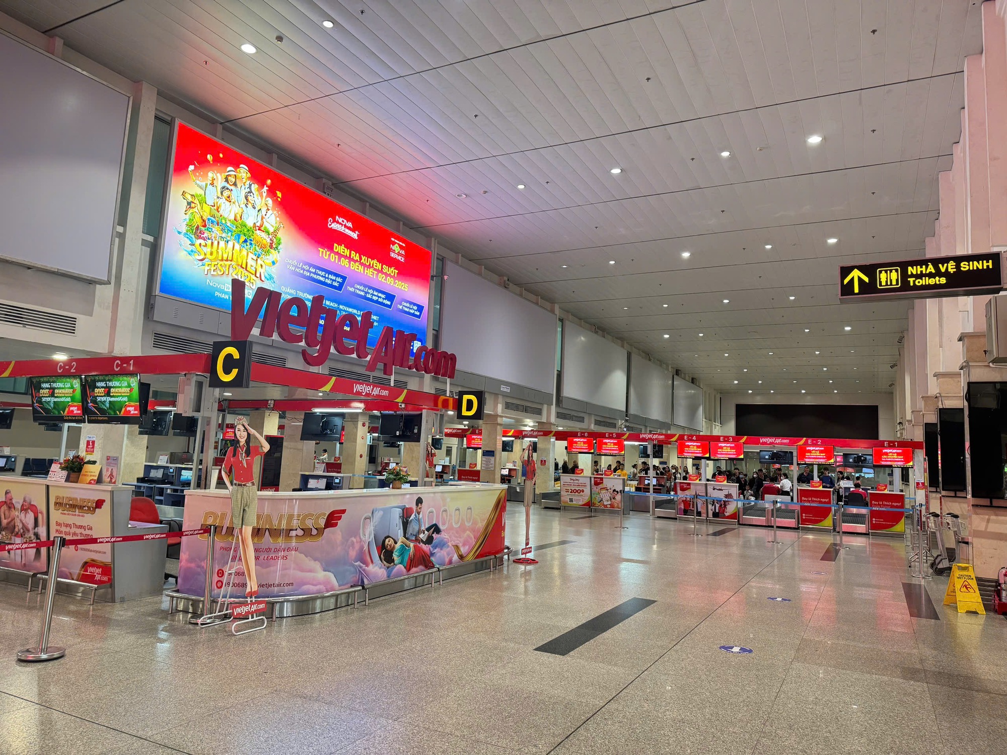 Hình ảnh lạ tại Sân bay Tân Sơn Nhất trong ngày đầu nghỉ Tết Dương lịch 2026- Ảnh 9. Hình ảnh lạ tại Sân bay Tân Sơn Nhất trong ngày đầu nghỉ Tết Dương lịch 2026- Ảnh 9.