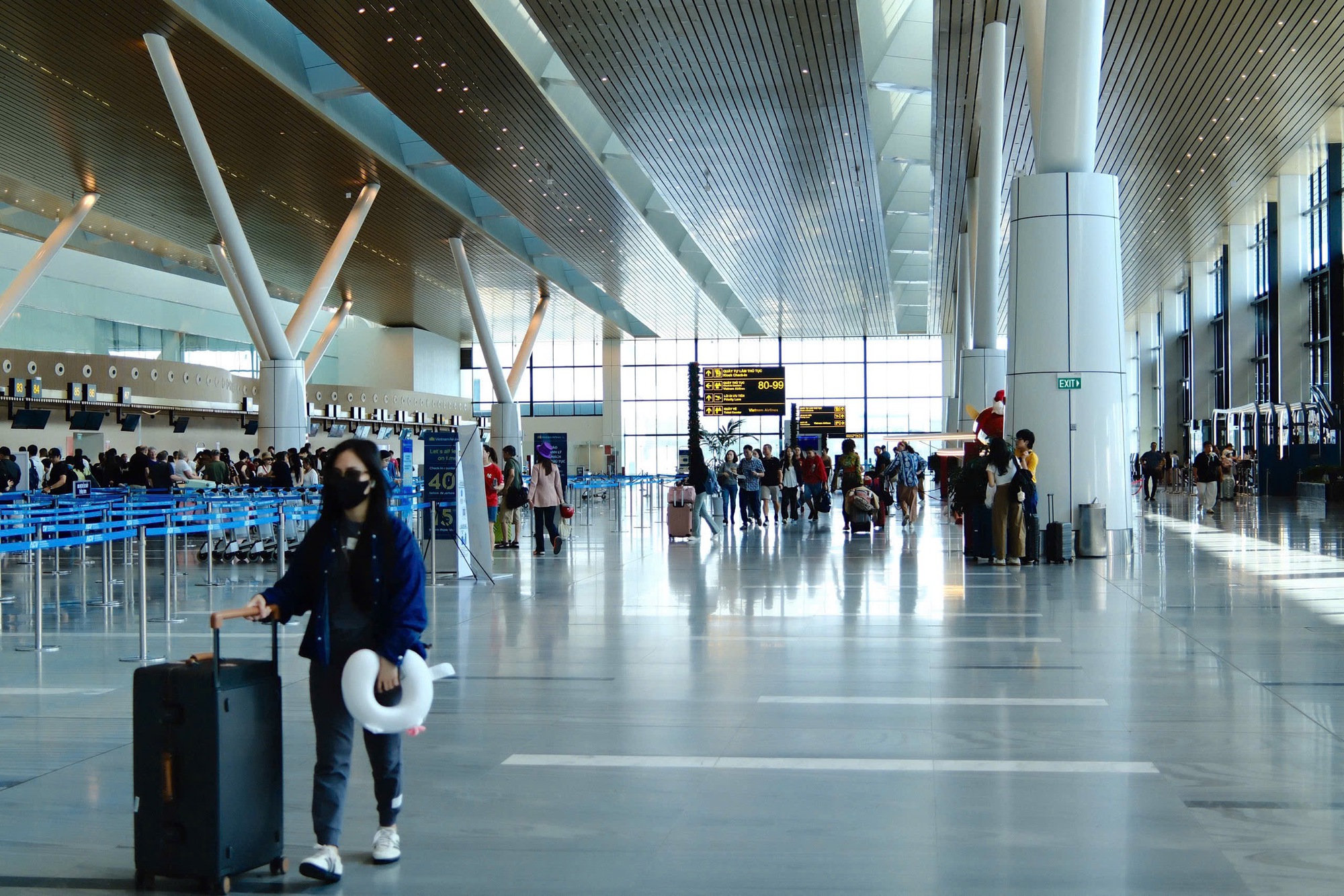 Hình ảnh lạ tại Sân bay Tân Sơn Nhất trong ngày đầu nghỉ Tết Dương lịch 2026- Ảnh 2. Hình ảnh lạ tại Sân bay Tân Sơn Nhất trong ngày đầu nghỉ Tết Dương lịch 2026- Ảnh 2.