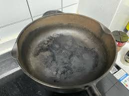 6 tháng bỏ chảo chống dính, chuyển sang chảo gang: Cuối cùng cũng hiểu vì sao mẹ tôi chỉ tin dùng mỗi một loại chảo - Ảnh 4.