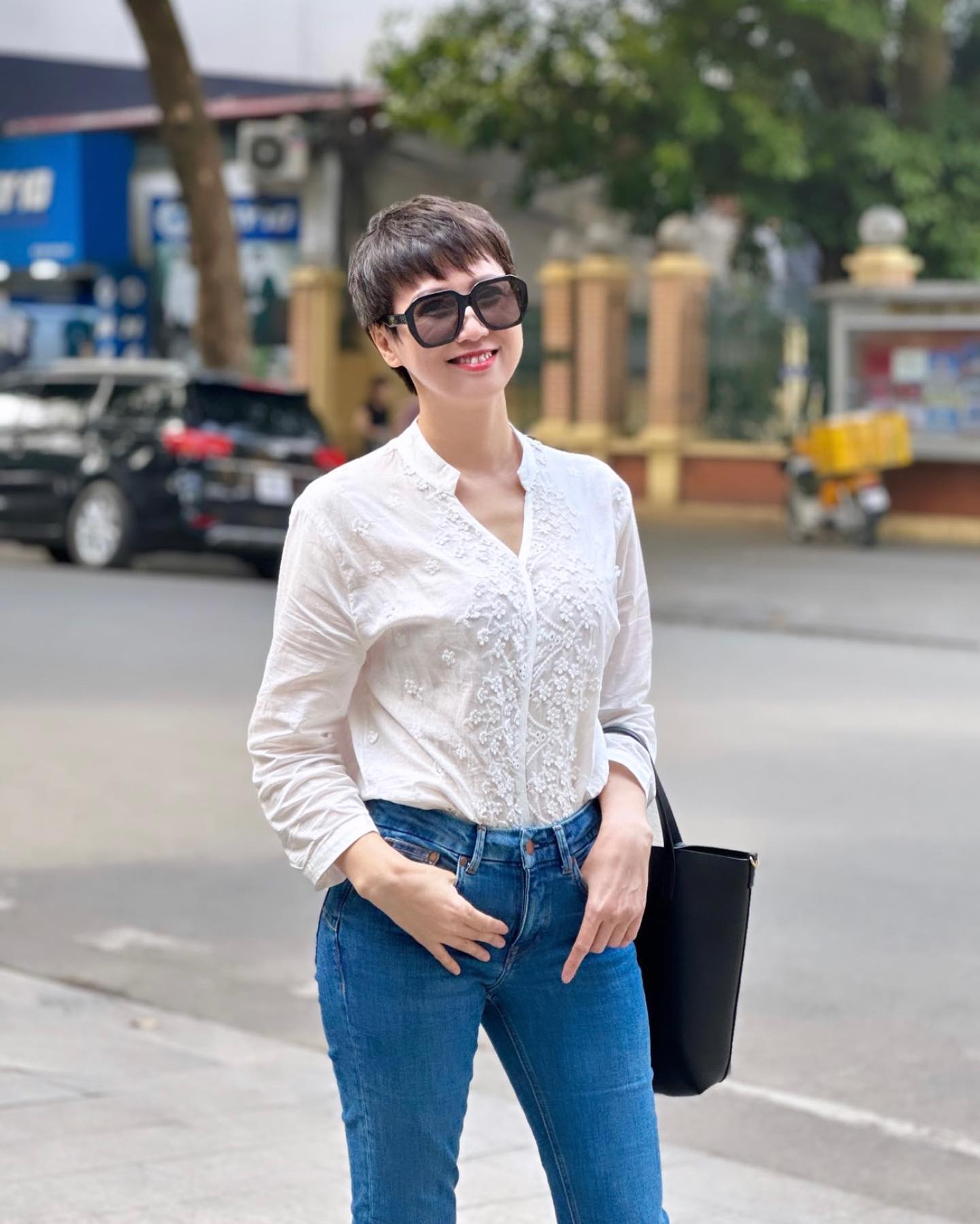 Mẹ vợ hot nhất l&agrave;ng b&oacute;ng đ&aacute; g&acirc;y sốt với nhan sắc mỹ nh&acirc;n thập ni&ecirc;n 90, U50 m&agrave; trẻ đẹp ngỡ ng&agrave;ng- Ảnh 3.