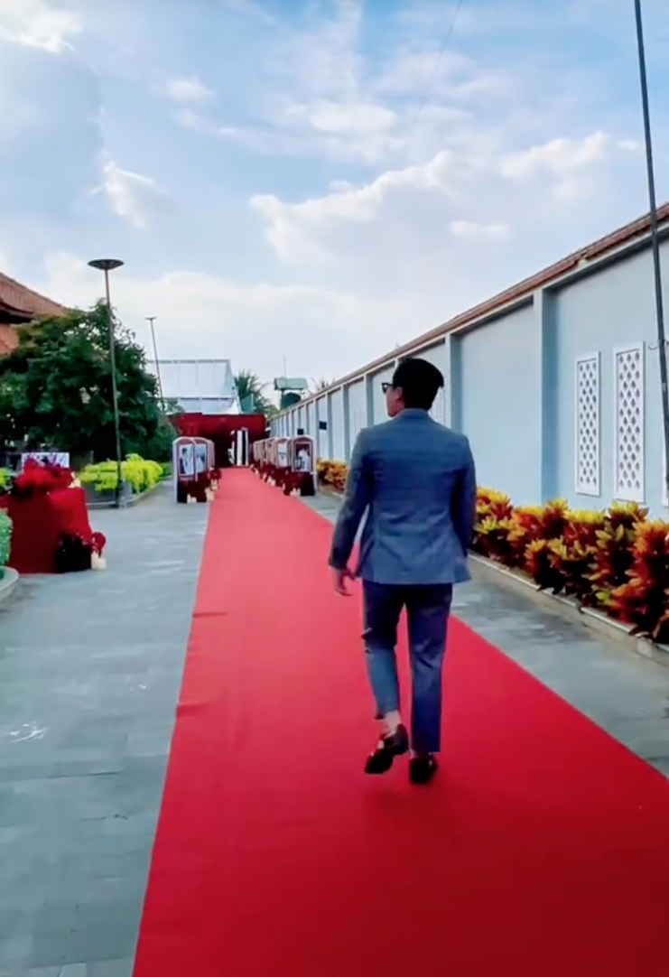 Đ&aacute;m cưới hot Tiền Giang đ&acirc;y rồi: Thiếu gia vựa gạo miền T&acirc;y chơi lớn biến s&acirc;n tennis th&agrave;nh lễ đường- Ảnh 4.