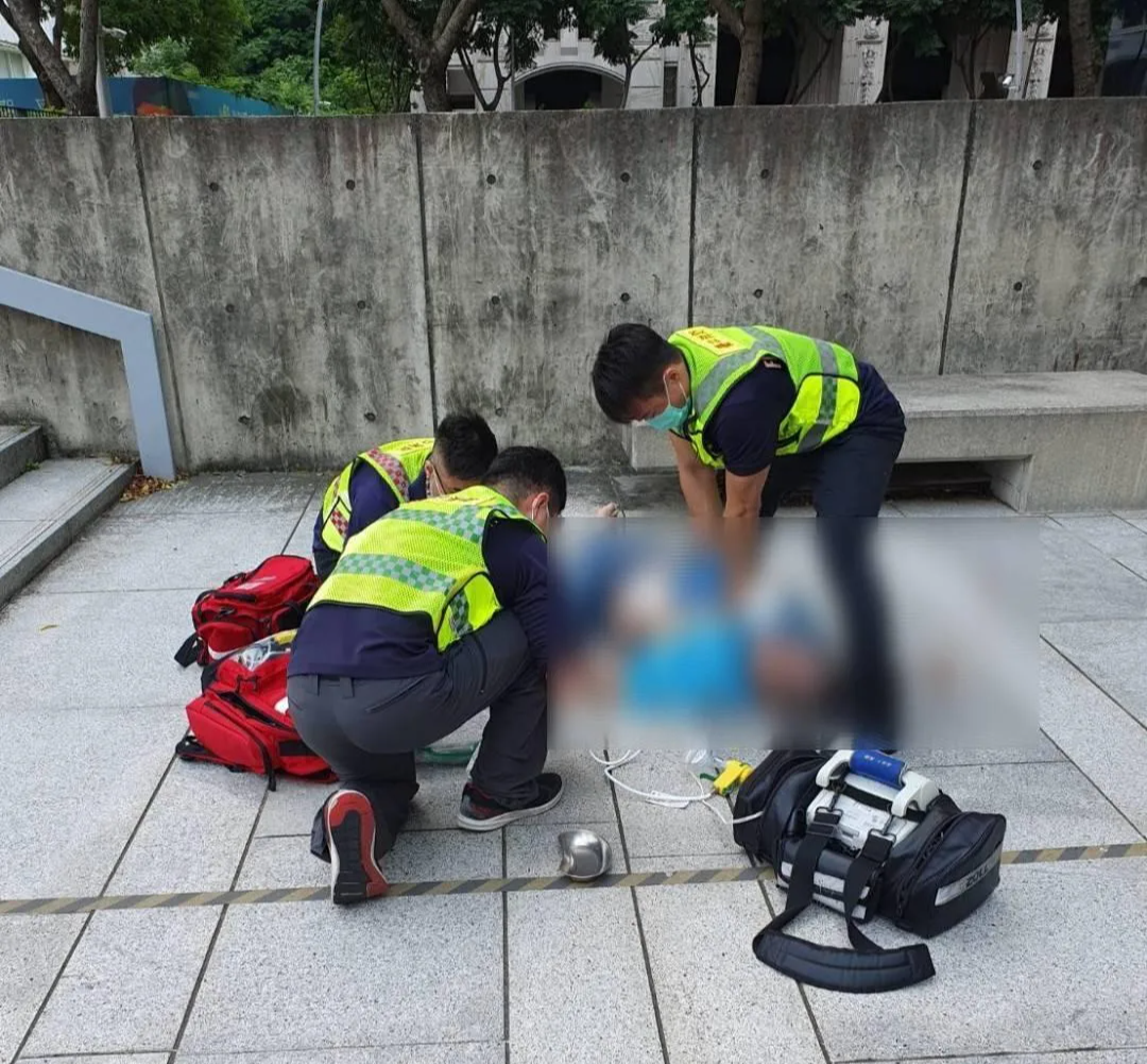 Ăn lẩu xong bỏ qua 1 việc nhỏ, người đàn ông hơn 30 tuổi đổ gục tại chỗ: Cảnh báo nguy cơ đột quỵ, nhồi máu tim khi trời lạnh - Ảnh 2.