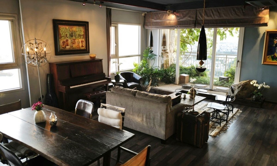 Nữ ca sĩ ở penthouse 450m2 ven s&ocirc;ng S&agrave;i G&ograve;n: 2 lần đổ vỡ h&ocirc;n nh&acirc;n, 56 tuổi được bạn trai cưng chiều- Ảnh 4.