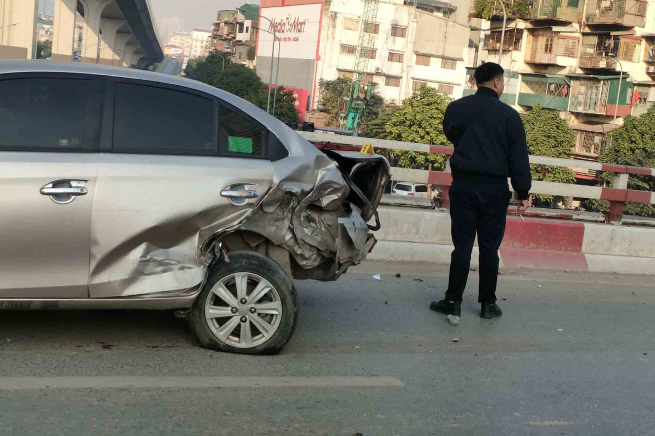 Nữ t&agrave;i xế buồn ngủ g&acirc;y tai nạn li&ecirc;n ho&agrave;n ở H&agrave; Nội khiến 1 người tử vong - Ảnh 5.