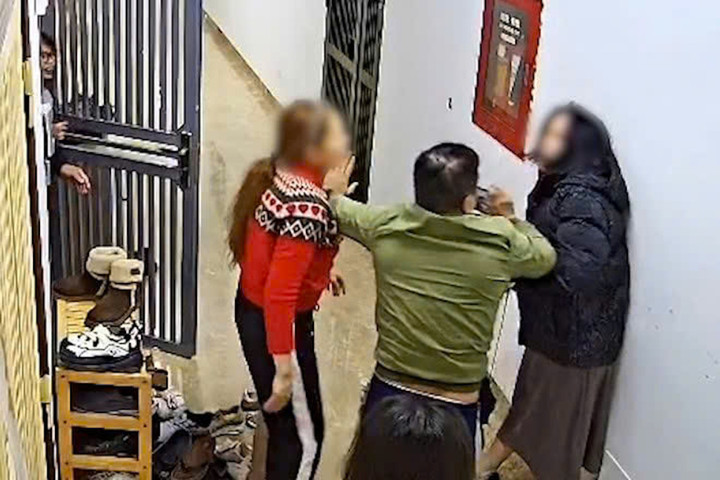 Kết quả gi&aacute;m định thương t&iacute;ch người phụ nữ bị h&agrave;ng x&oacute;m h&agrave;nh hung tại chung cư - Ảnh 1.