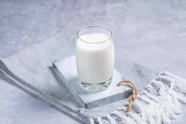 Một b&aacute;t rau rẻ tiền n&agrave;y được v&iacute; 