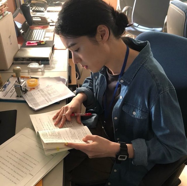 Chưa đến Tết đ&atilde; thấy &aacute;p lực: D&acirc;n văn ph&ograve;ng muốn kh&ocirc;ng tốn tiền th&igrave; nhớ điều n&agrave;y- Ảnh 1.