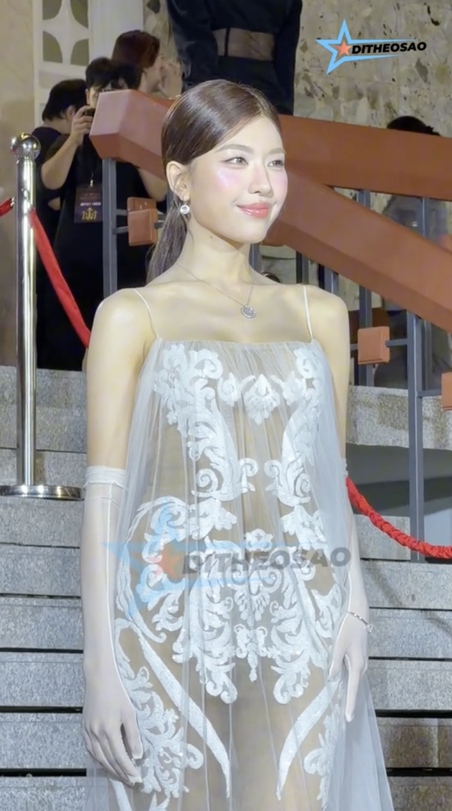 Chiếc váy Chiếc váy