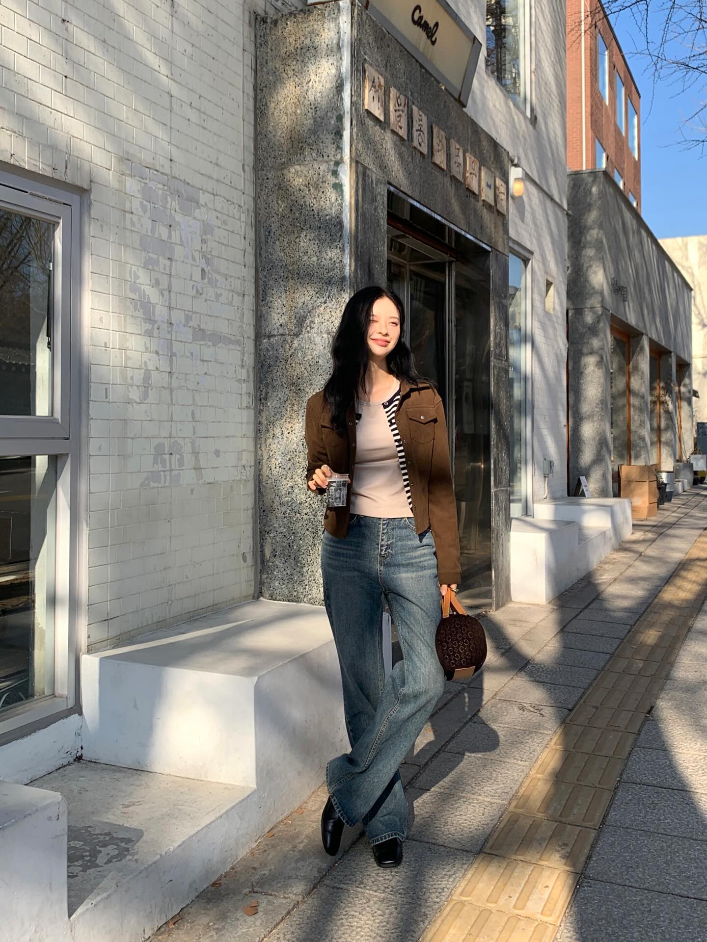 Phối đồ quần giày sành điệu: 4 Combo hoàn hảo tôn dáng và phong cách - Ảnh 3. Phối đồ quần giày sành điệu: 4 Combo hoàn hảo tôn dáng và phong cách - Ảnh 3.