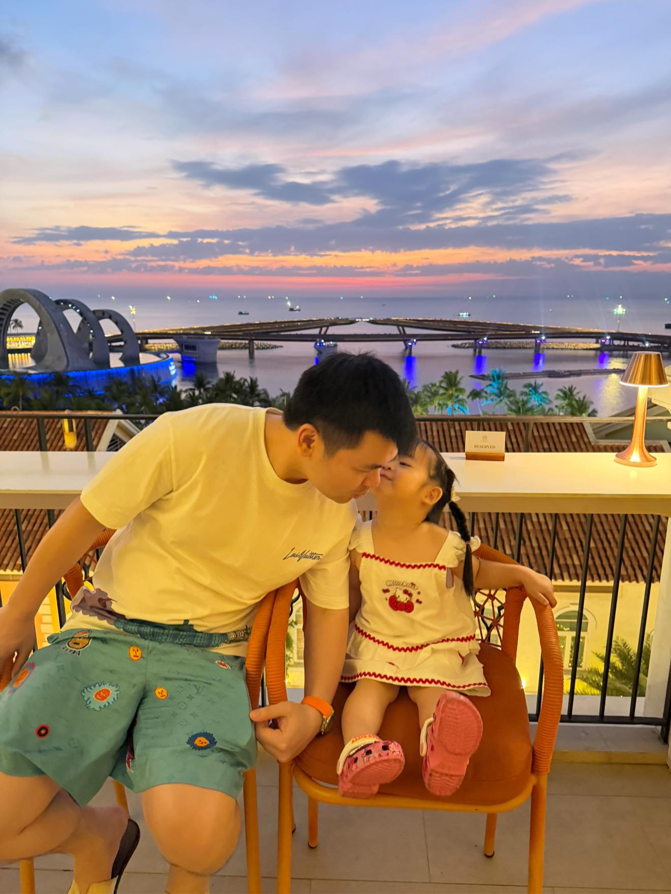 Chủ tịch H&agrave; Nội FC khoe ảnh du lịch c&ugrave;ng con g&aacute;i cực chill, netizen rần rần hỏi Hoa hậu Đỗ Mỹ Linh đ&acirc;u?- Ảnh 1.