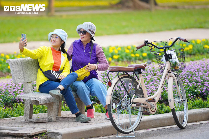 Dự b&aacute;o thời tiết ng&agrave;y 12/1: H&agrave; Nội ấm dần, TP.HCM c&oacute; đ&ecirc;m lạnh 20&deg;C - Ảnh 1.