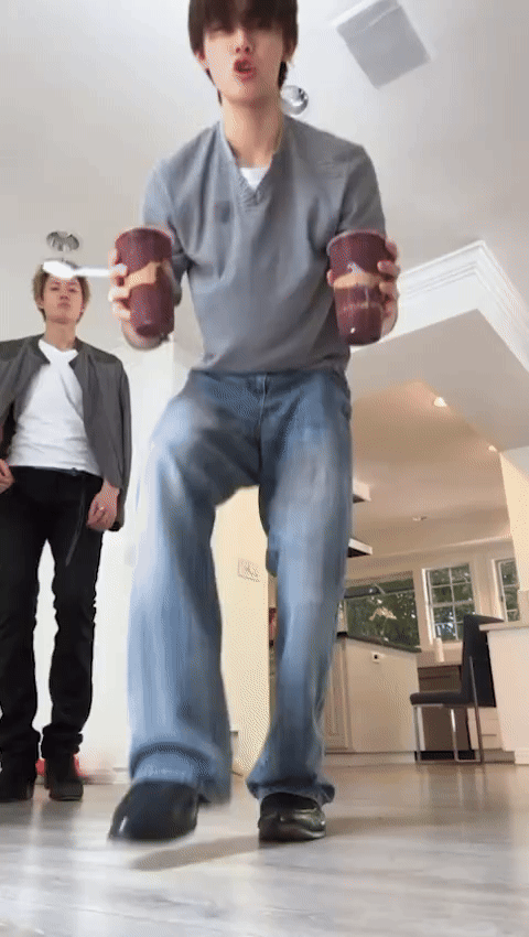 M&oacute;n ăn chơi m&agrave;u t&iacute;m c&agrave;ng ăn c&agrave;ng gầy, từ Cortis đến loạt idol H&agrave;n đang m&ecirc; mẩn- Ảnh 1.