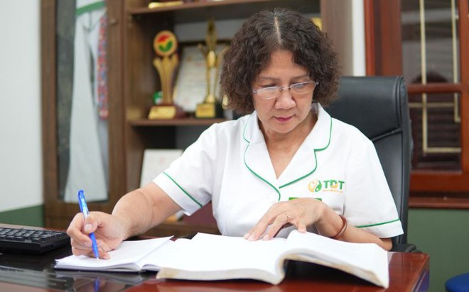 TTƯT, Th.sĩ, B&aacute;c sĩ Nguyễn Thị Tuyết Lan - Hơn 40 năm chữa bệnh v&agrave; g&igrave;n giữ y học d&acirc;n tộc- Ảnh 1.