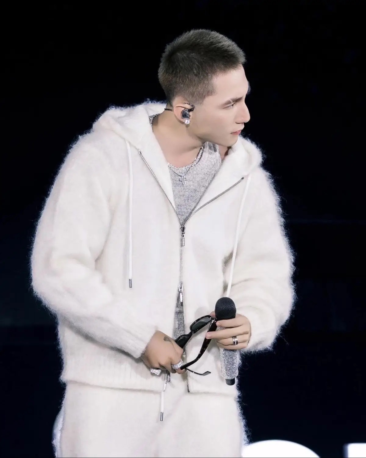 Khen cho tạo h&igrave;nh mới của Sơn T&ugrave;ng: Vừa bảnh vừa &ldquo;l&aacute;o&rdquo; thế n&agrave;y qu&aacute; m&ecirc; rồi!- Ảnh 1.