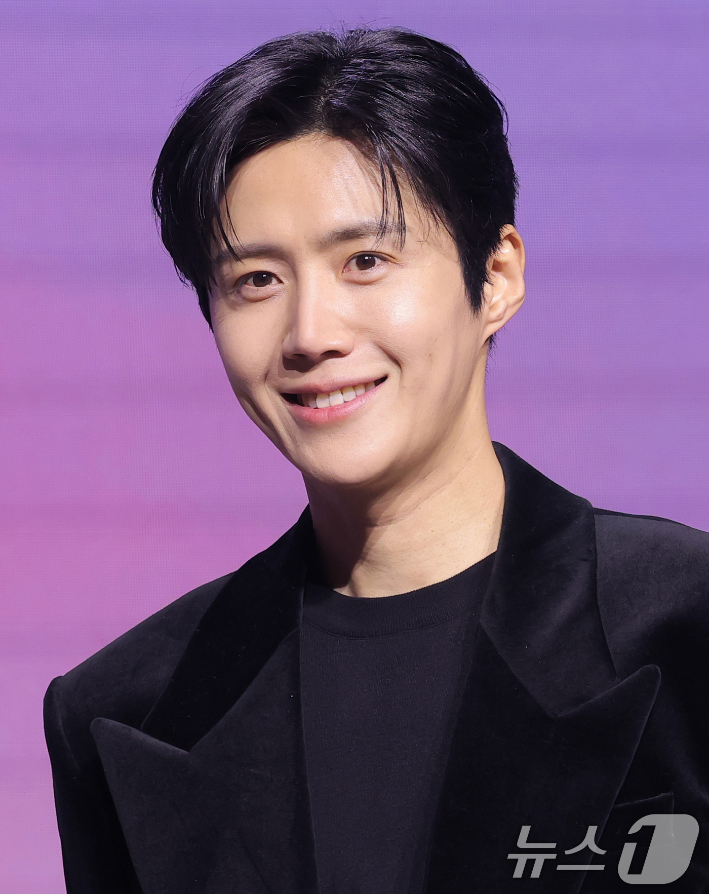 Kim Seon Ho trở th&agrave;nh phi&ecirc;n dịch vi&ecirc;n đẹp trai nhất H&agrave;n Quốc trong bộ phim mới - Ảnh 3.