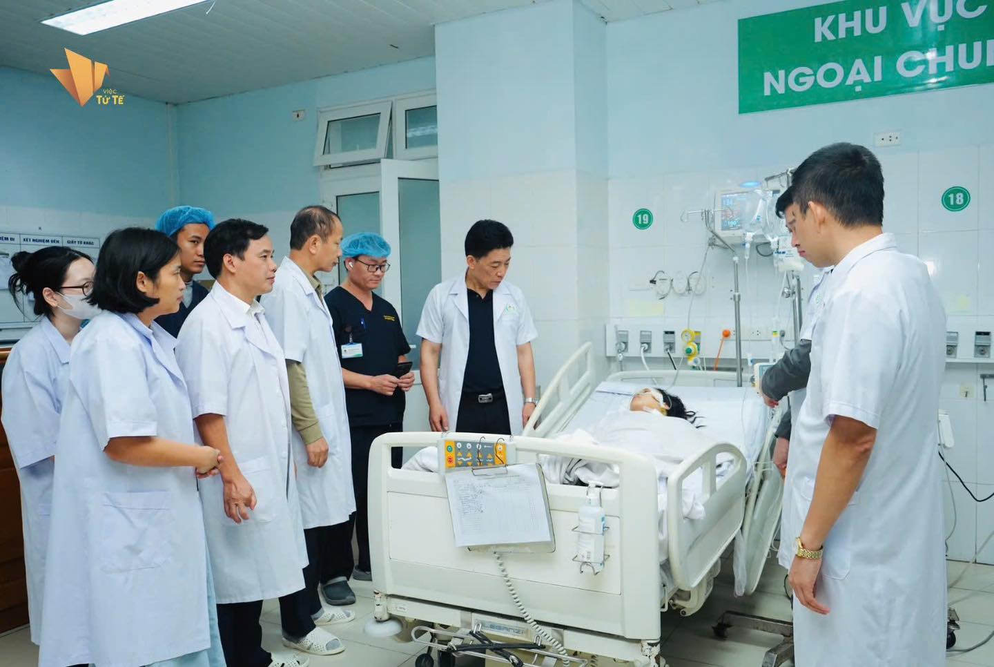 Nữ điều dưỡng Nguyễn Th&ugrave;y Trang x&uacute;c động trở lại c&ocirc;ng việc sau vụ tấn c&ocirc;ng kinh ho&agrave;ng - Ảnh 1.