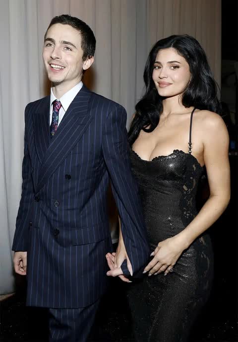 Người đ&agrave;n &ocirc;ng đẹp trai nhất thế giới v&agrave; c&ocirc; bạn g&aacute;i 670 triệu đ&ocirc;- Ảnh 3.