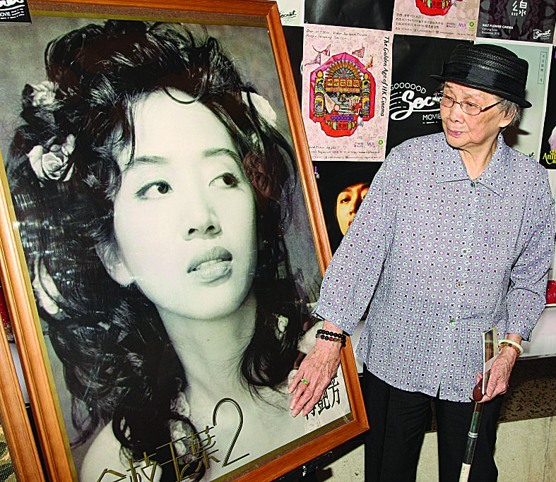 Không tin nổi: Mẹ già 102 tuổi của nữ diva đình đám quyết “bào” con gái quá cố đến tận cùng- Ảnh 6. Không tin nổi: Mẹ già 102 tuổi của nữ diva đình đám quyết “bào” con gái quá cố đến tận cùng- Ảnh 6.