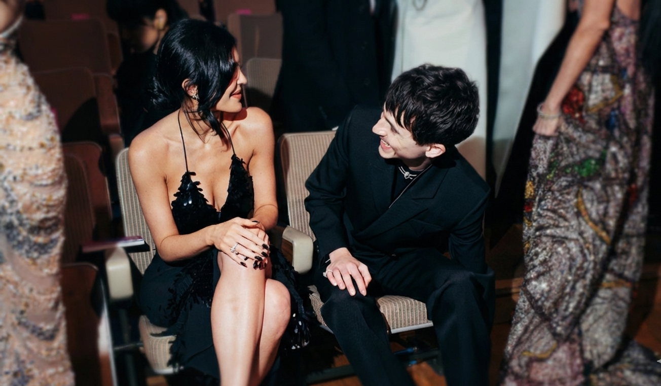 Người đ&agrave;n &ocirc;ng đẹp trai nhất thế giới v&agrave; c&ocirc; bạn g&aacute;i 670 triệu đ&ocirc;- Ảnh 4.