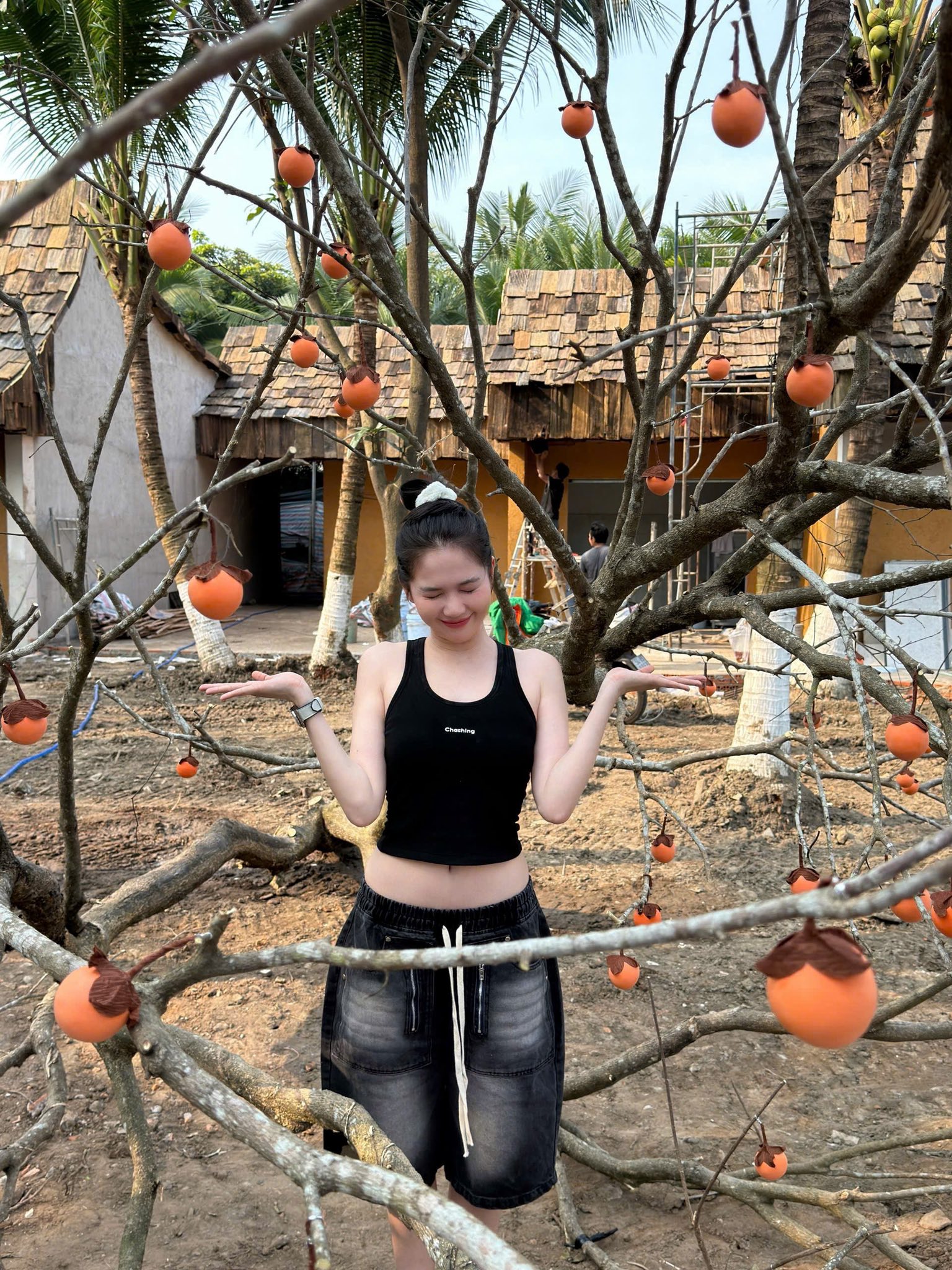 Ngọc Trinh da trắng mịn, eo thon đẳng cấp nhờ 2 loại nước d&acirc;n d&atilde;, 1 loại rau rẻ b&egrave;o b&aacute;n đầy chợ Việt- Ảnh 3.