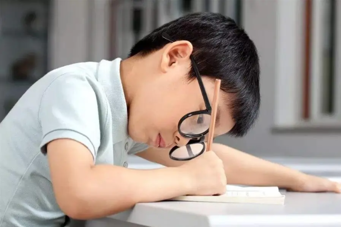 Đừng &eacute;p con &ldquo;tự gi&aacute;c&rdquo; nữa! L&agrave;m tốt 3 điều n&agrave;y, con sẽ tự biết quản l&yacute; bản th&acirc;n- Ảnh 1.