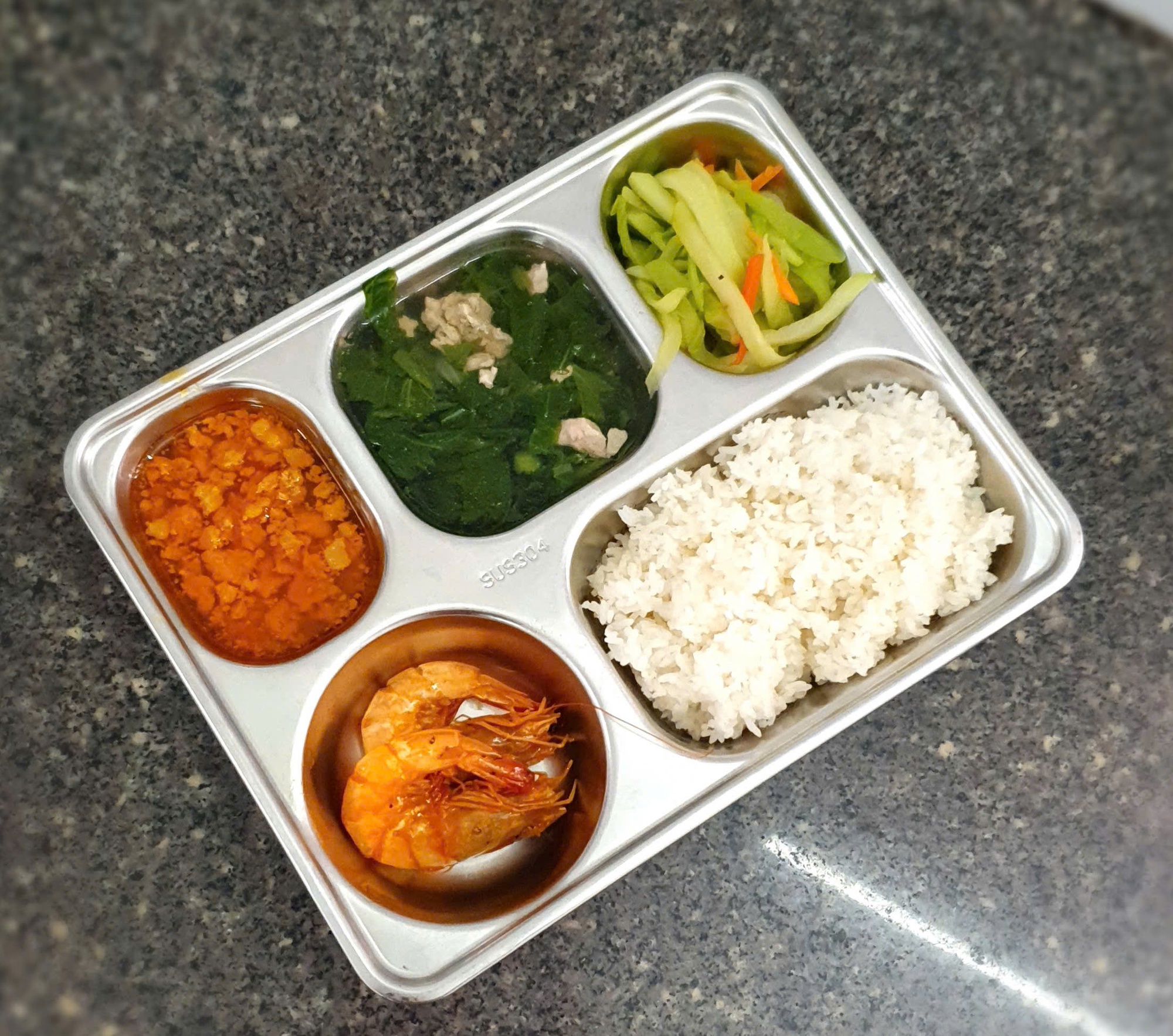 Suất ăn b&aacute;n tr&uacute; 25 . 000 Đồng tại trường Tiểu học Ba Đồn g&acirc;y tranh c&atilde;i gay gắt - Ảnh 2.