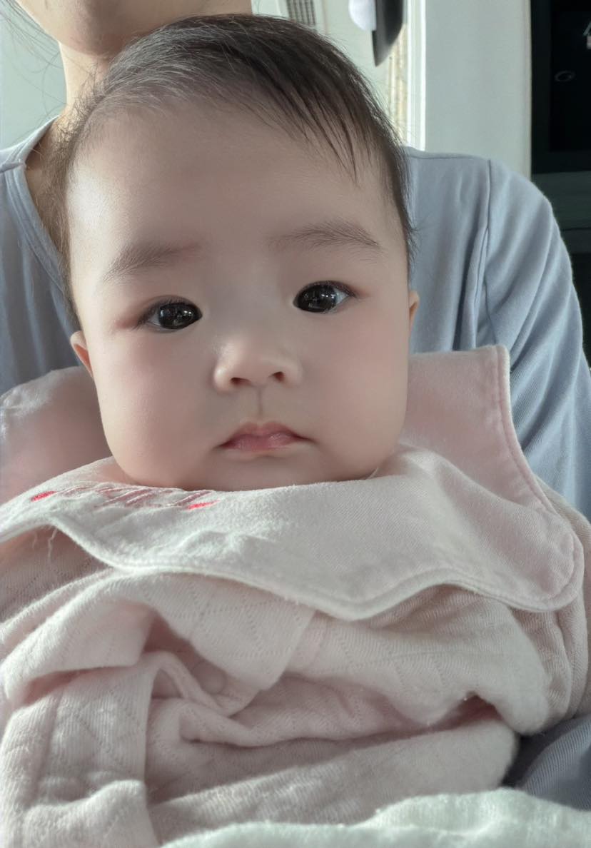 Lipu - ái nữ nhà MC Ngô Mai Phương: Cô bé trắng như trứng gà bóc, 