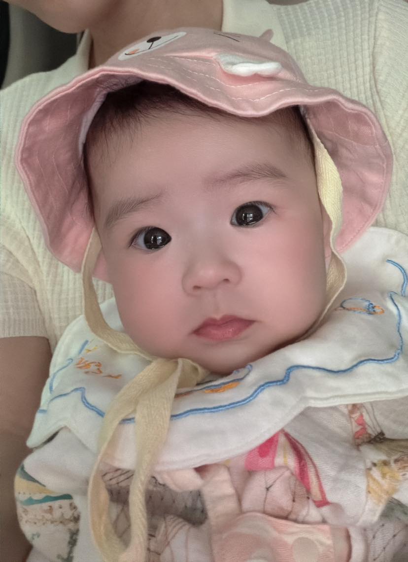 Lipu - ái nữ nhà MC Ngô Mai Phương: Cô bé trắng như trứng gà bóc, 