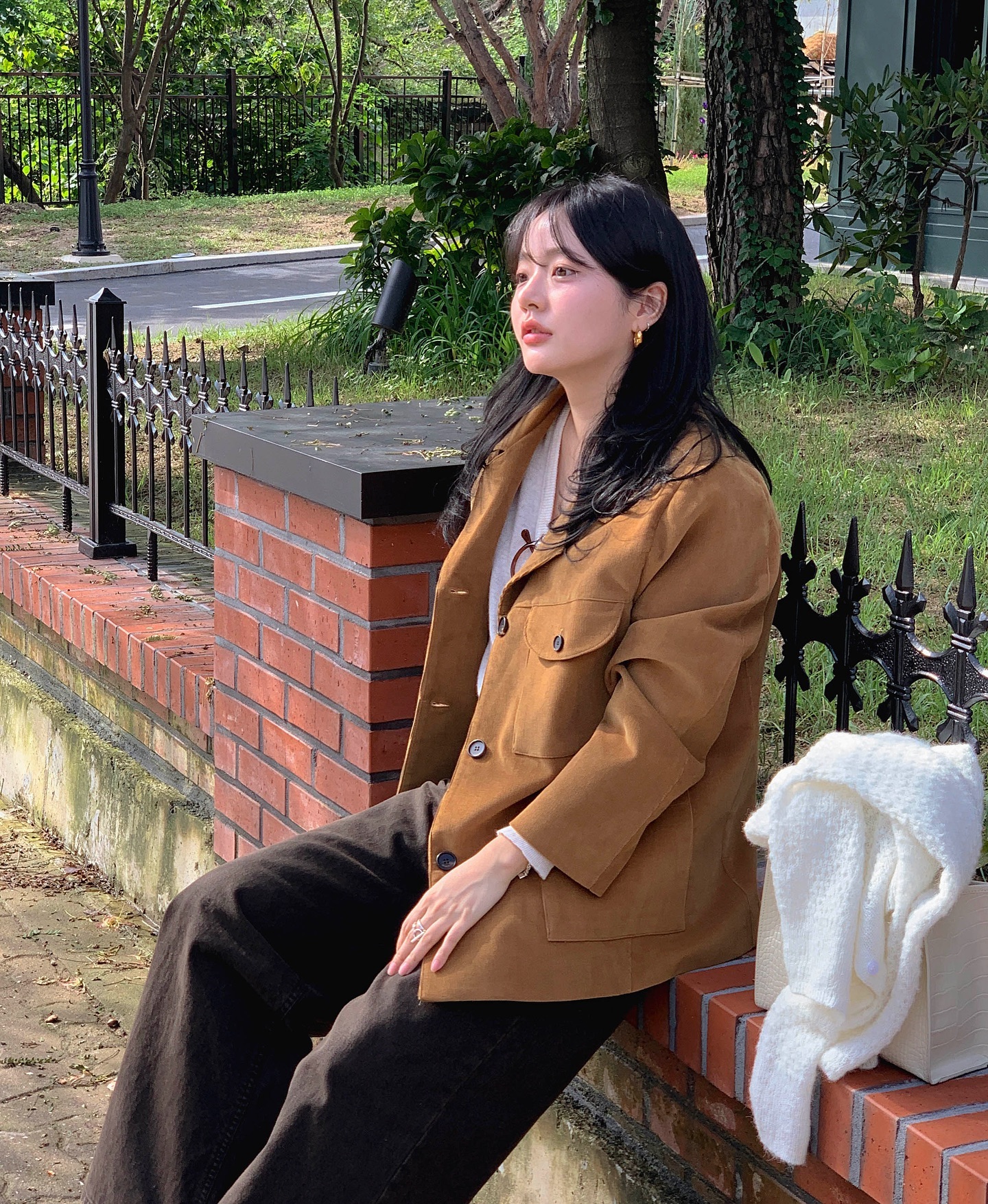 Xu hướng mặc đồ nâu vẫn hot: 5 Cách mix trang phục đẹp và trẻ trung - Ảnh 2. Xu hướng mặc đồ nâu vẫn hot: 5 Cách mix trang phục đẹp và trẻ trung - Ảnh 2.