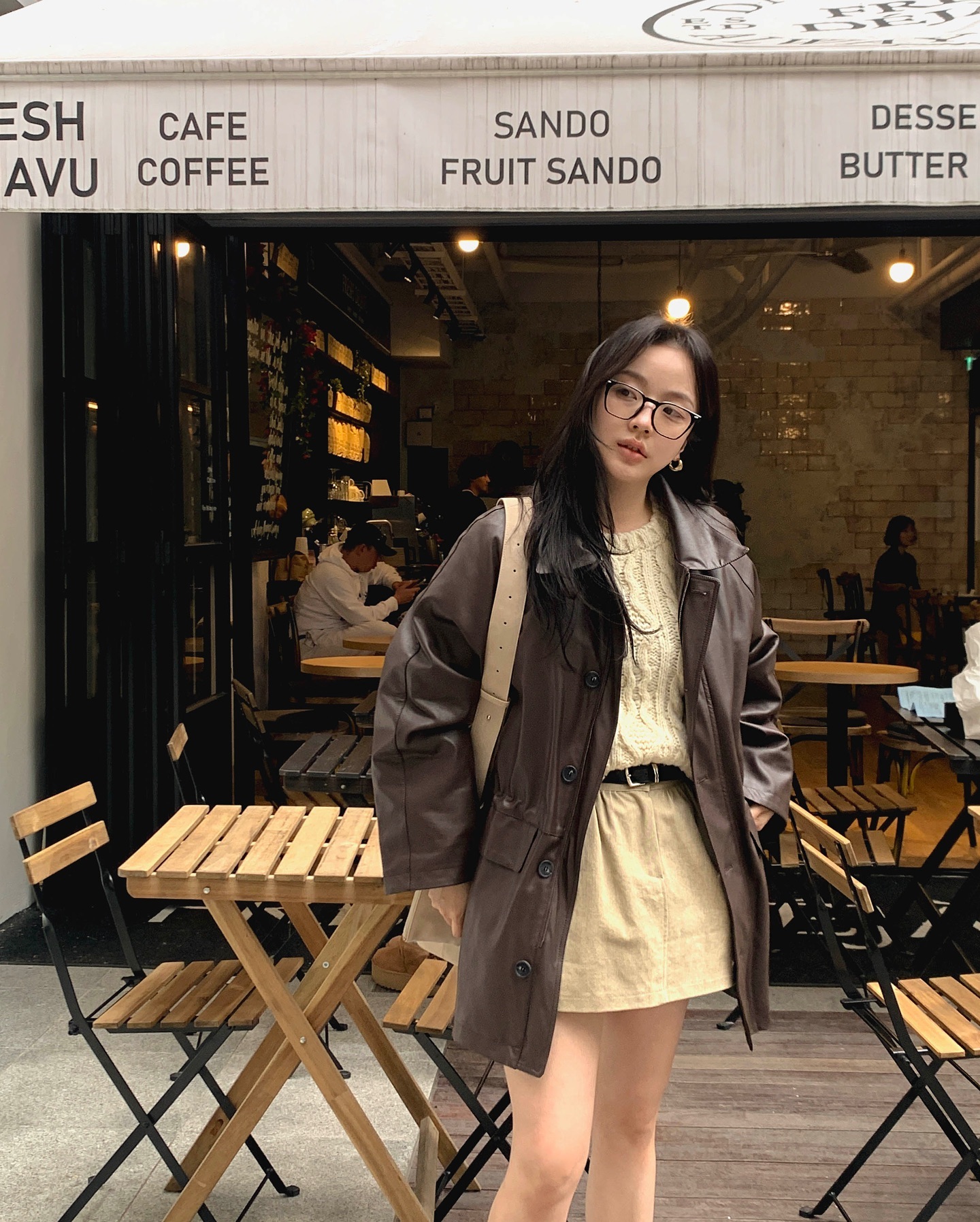 Xu hướng mặc đồ nâu vẫn hot: 5 Cách mix trang phục đẹp và trẻ trung - Ảnh 6. Xu hướng mặc đồ nâu vẫn hot: 5 Cách mix trang phục đẹp và trẻ trung - Ảnh 6.