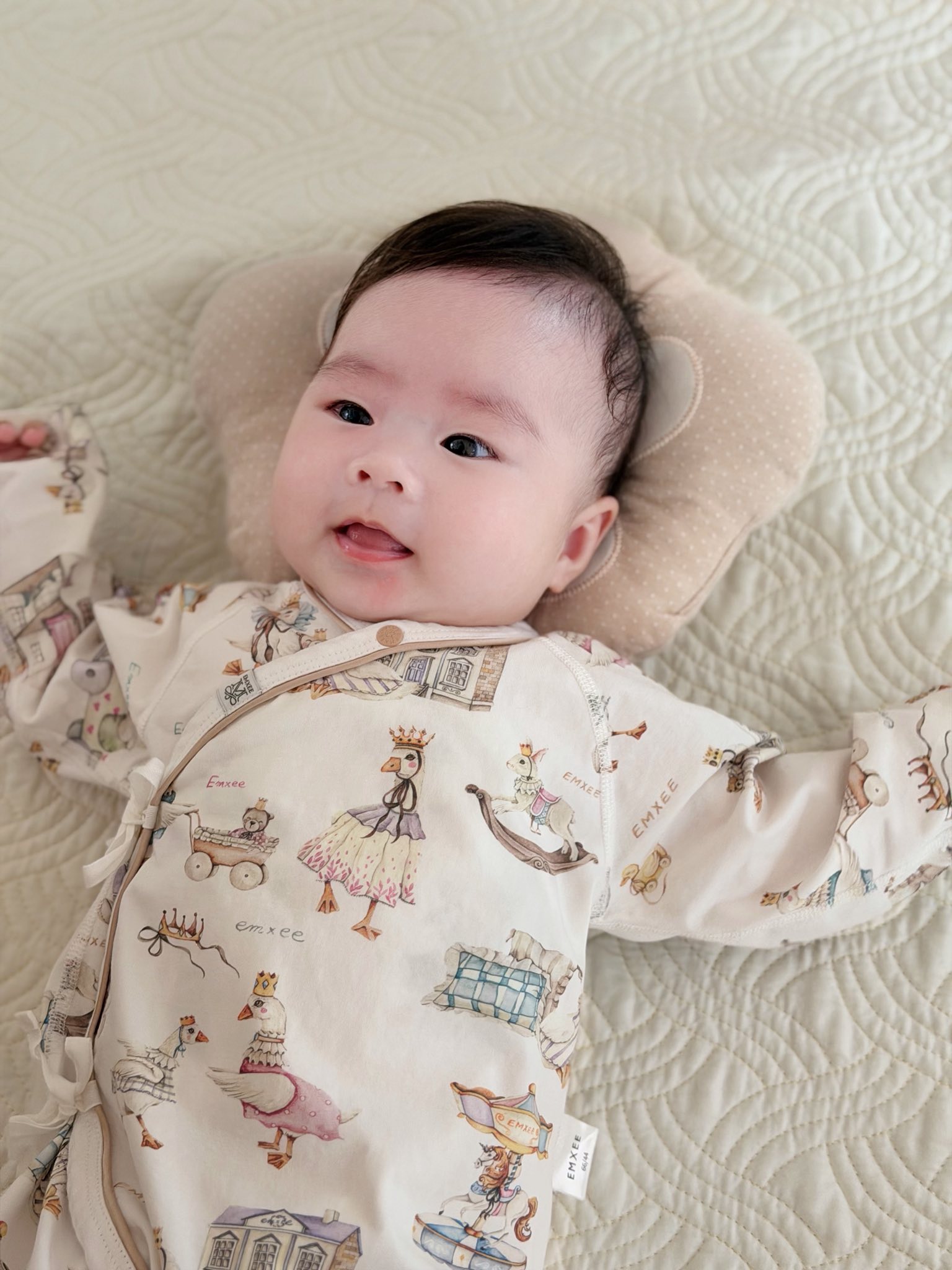 Lipu - ái nữ nhà MC Ngô Mai Phương: Cô bé trắng như trứng gà bóc, 