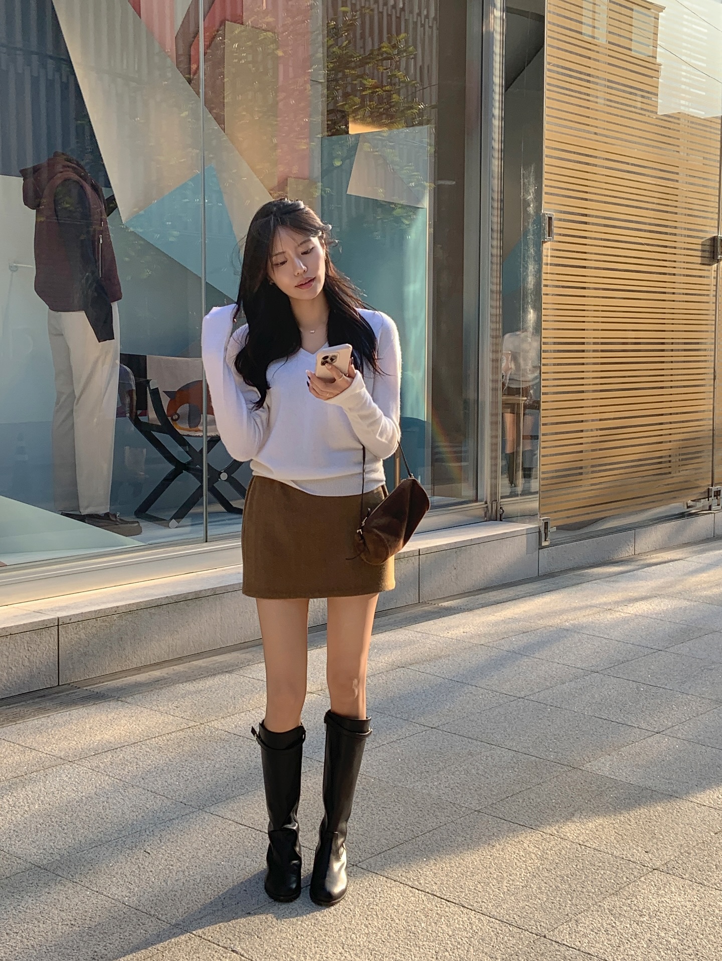 Xu hướng mặc đồ nâu vẫn hot: 5 Cách mix trang phục đẹp và trẻ trung - Ảnh 7. Xu hướng mặc đồ nâu vẫn hot: 5 Cách mix trang phục đẹp và trẻ trung - Ảnh 7.