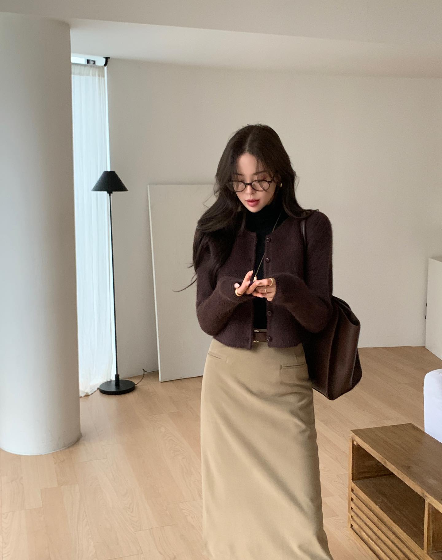 Xu hướng mặc đồ nâu vẫn hot: 5 Cách mix trang phục đẹp và trẻ trung - Ảnh 5. Xu hướng mặc đồ nâu vẫn hot: 5 Cách mix trang phục đẹp và trẻ trung - Ảnh 5.