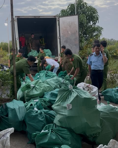 Ph&aacute;t hiện tr&ecirc;n 4 tấn mỹ phẩm kh&ocirc;ng r&otilde; nguồn gốc - Ảnh 1.