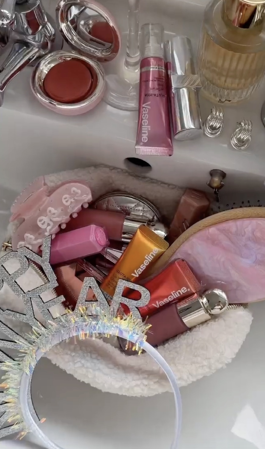 Brand 156 tuổi tr&igrave;nh l&agrave;ng son dưỡng m&agrave;u ki&ecirc;m serum: Th&agrave;nh phần tuyệt hảo, khiến m&ocirc;i bạn tươi như quả mọng - Ảnh 2.