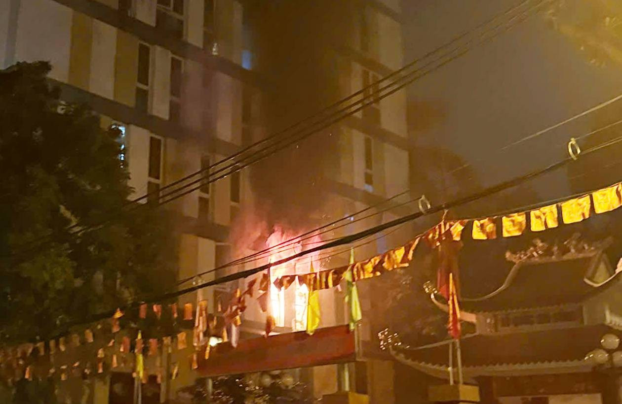 Nghi &aacute;n đốt nh&agrave; trọ ở H&agrave; Nội g&acirc;y hoang mang, 7 người tho&aacute;t nạn an to&agrave;n - Ảnh 1.