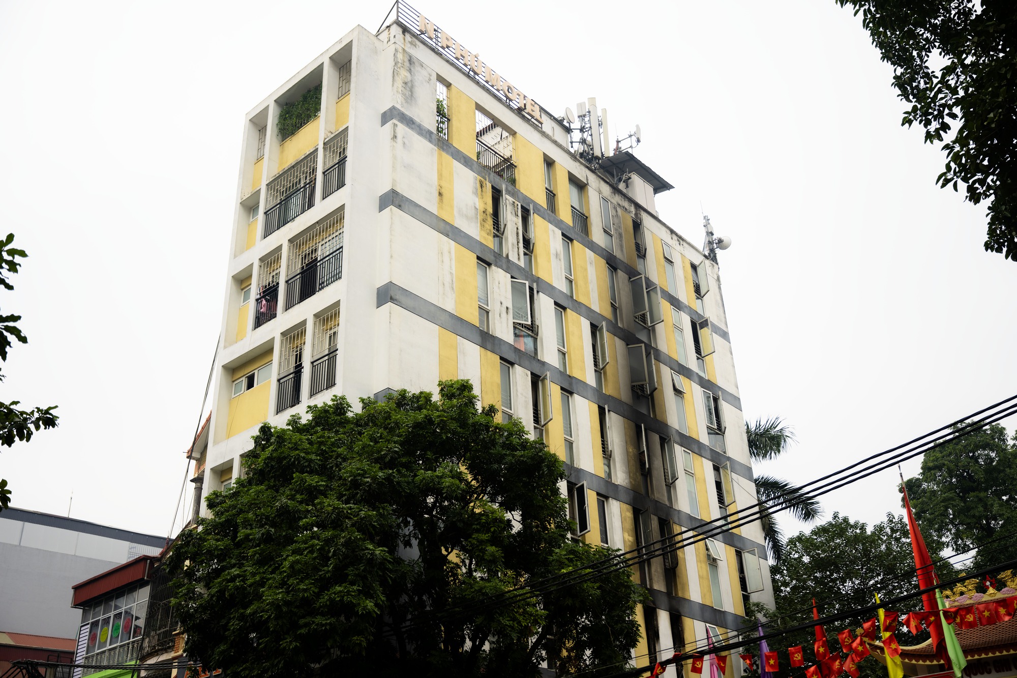 Lời kể của người h&ugrave;ng trong vụ ch&aacute;y nh&agrave; nghỉ giữa đ&ecirc;m, nghi ph&oacute;ng hỏa ở H&agrave; Đ&ocirc;ng: &ldquo;T&ocirc;i chỉ nghĩ c&ograve;n bao nhi&ecirc;u người th&igrave; cứu bấy nhi&ecirc;u&rdquo;- Ảnh 1.