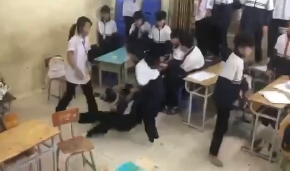 Công an điều tra vụ 6 nữ sinh hành hung bạn trong lớp học tại Hải Phòng - Ảnh 1. Công an điều tra vụ 6 nữ sinh hành hung bạn trong lớp học tại Hải Phòng - Ảnh 1.