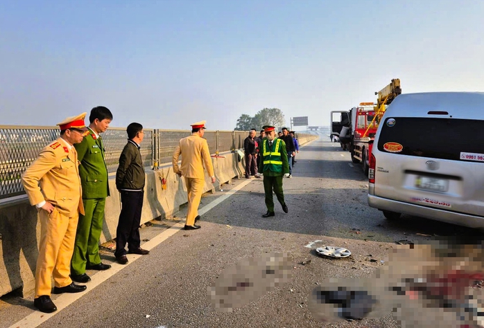 Hiện trường vụ tai nạn thảm khốc tr&ecirc;n cao tốc Bắc - Nam khiến 4 người chết - Ảnh 6.