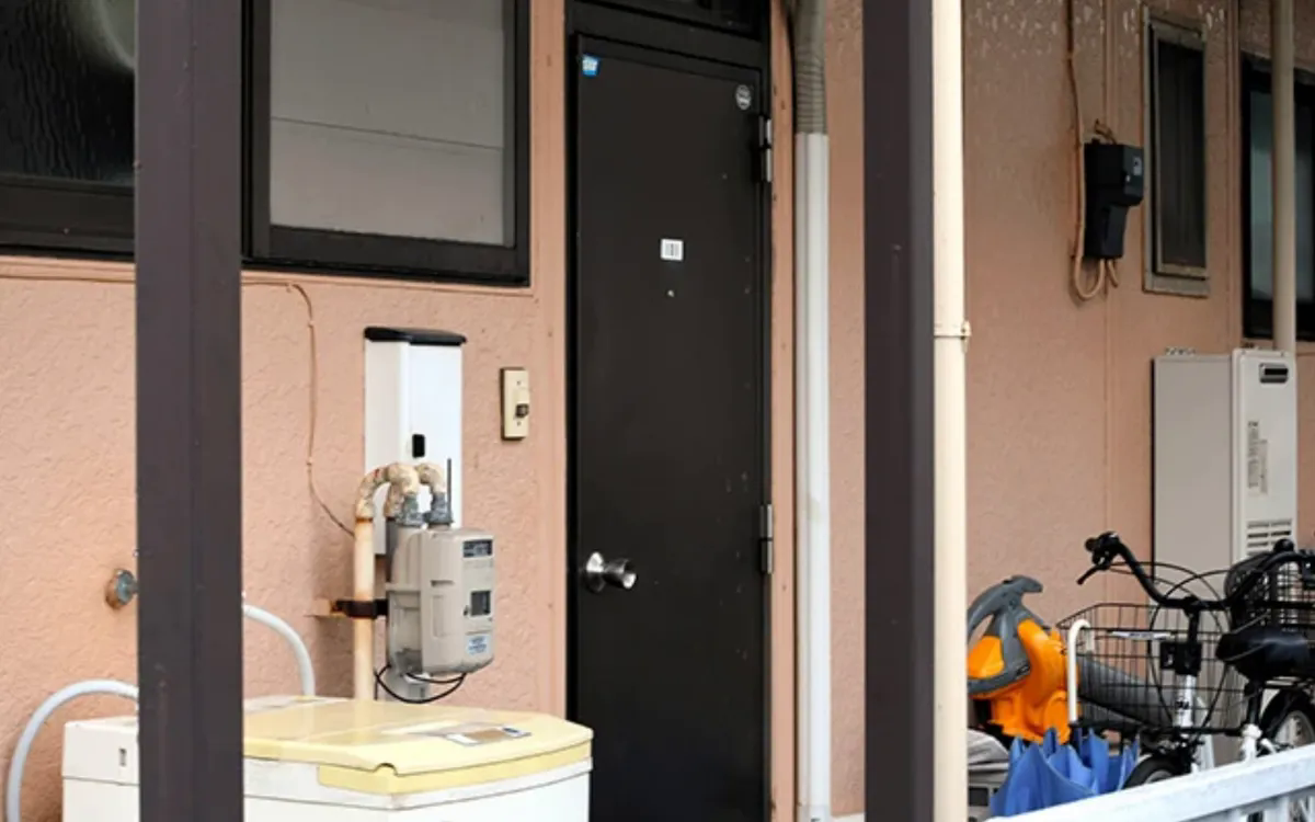 Nhật Bản bắt giữ người đ&agrave;n &ocirc;ng bỏ mặc con trai 2 tuổi tử vong trong m&aacute;y giặt - Ảnh 1.